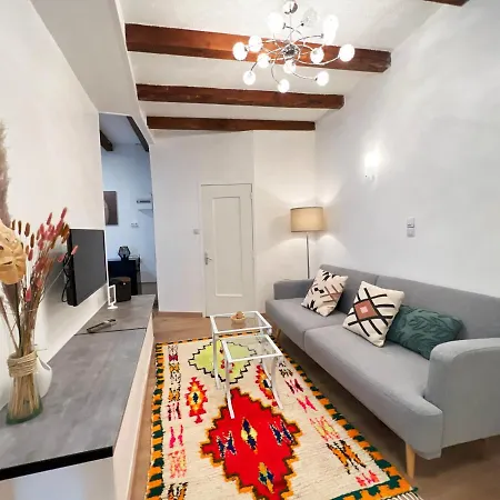 Le Cocon De La Chaine Des Puys & Spa Terrasse Apartman