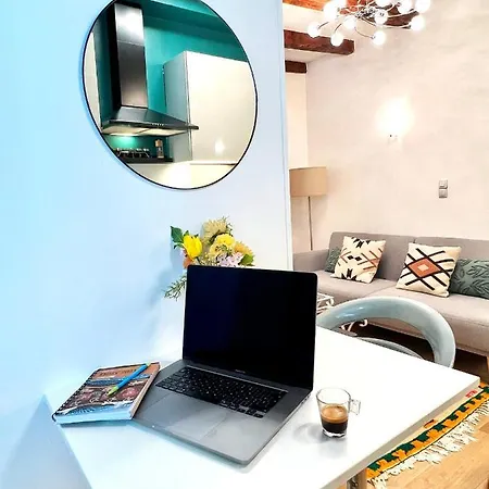 Le Cocon De La Chaine Des Puys & Spa Terrasse Apartment *