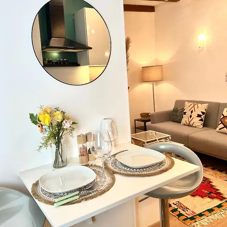 Le Cocon De La Chaine Des Puys & Spa Terrasse Apartman *