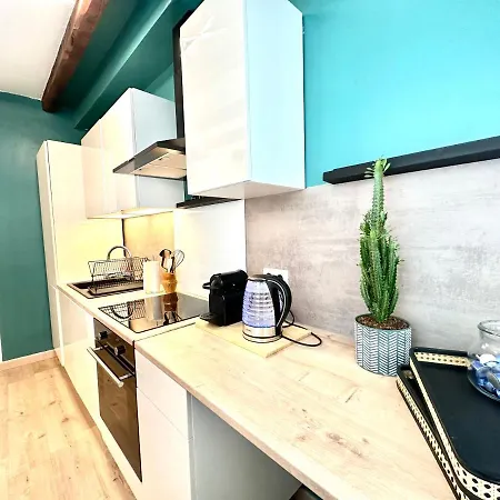 Le Cocon De La Chaine Des Puys & Spa Terrasse Apartman