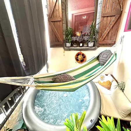 Le Cocon De La Chaine Des Puys & Spa Terrasse Apartment