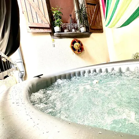 Apartman Le Cocon De La Chaine Des Puys & Spa Terrasse *